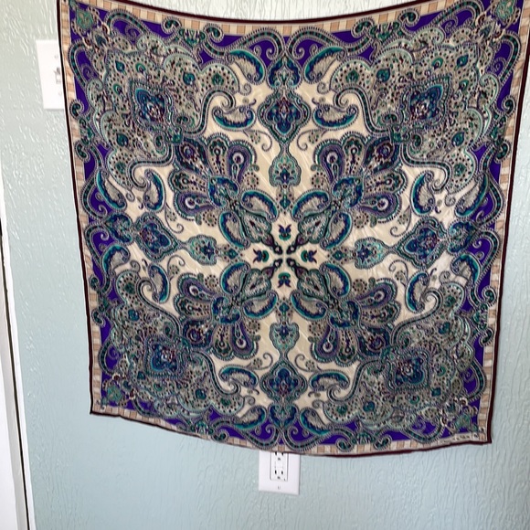 Oscar de la Renta 100% Silk Scarf Purple Paisley- 30" x 30" Made in Japan - Picture 3 of 10